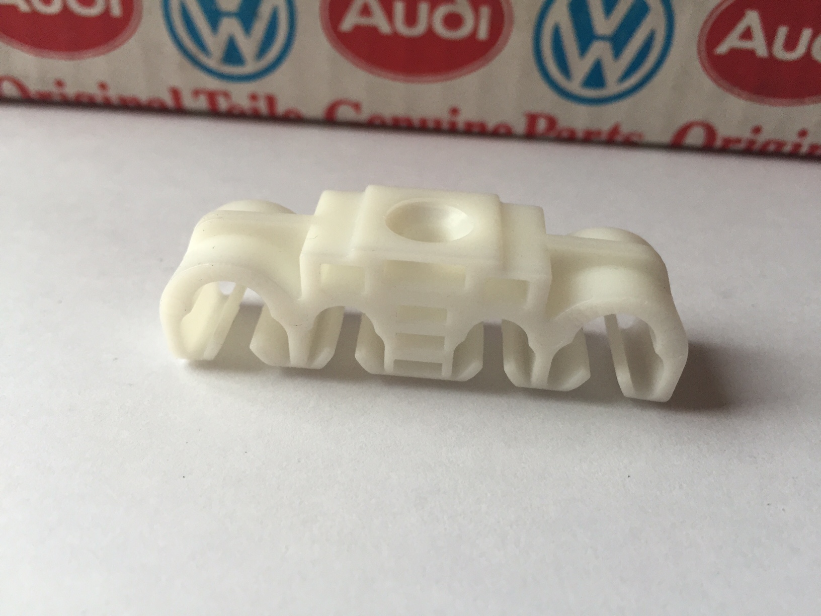 Mk1 Golf & Corrado Fuel line Clip NOS 191201449 - Image 3