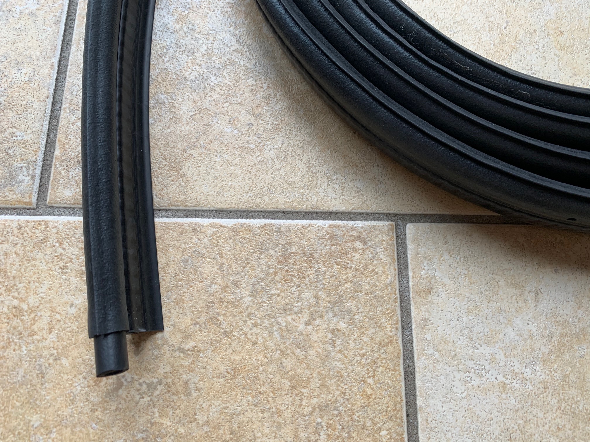 Rear door lid seal Golf Mk1 - 171827705C - 321827705A - Image 4
