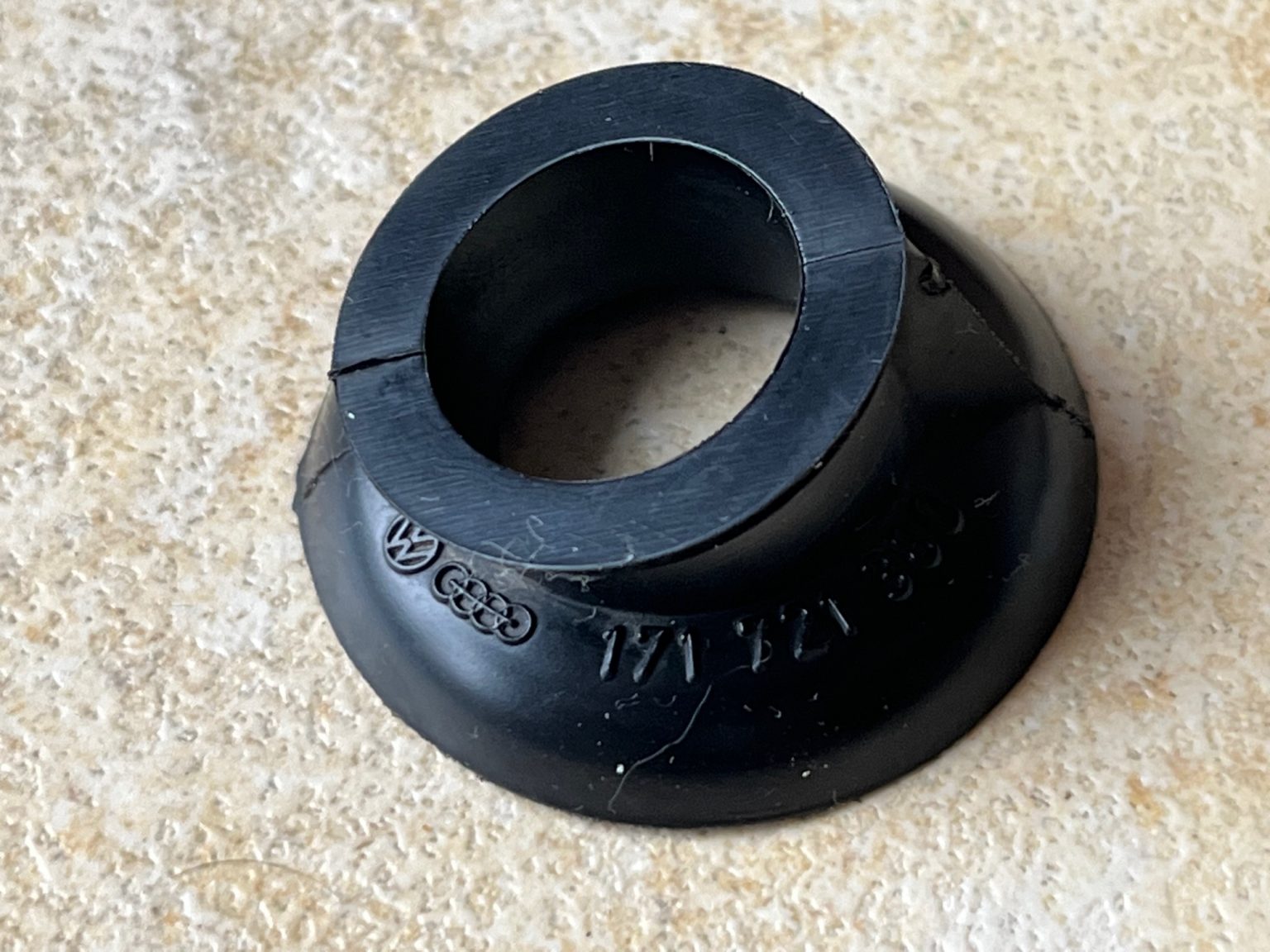 Clutch Cable Grommet 171721380 VW Golf 1