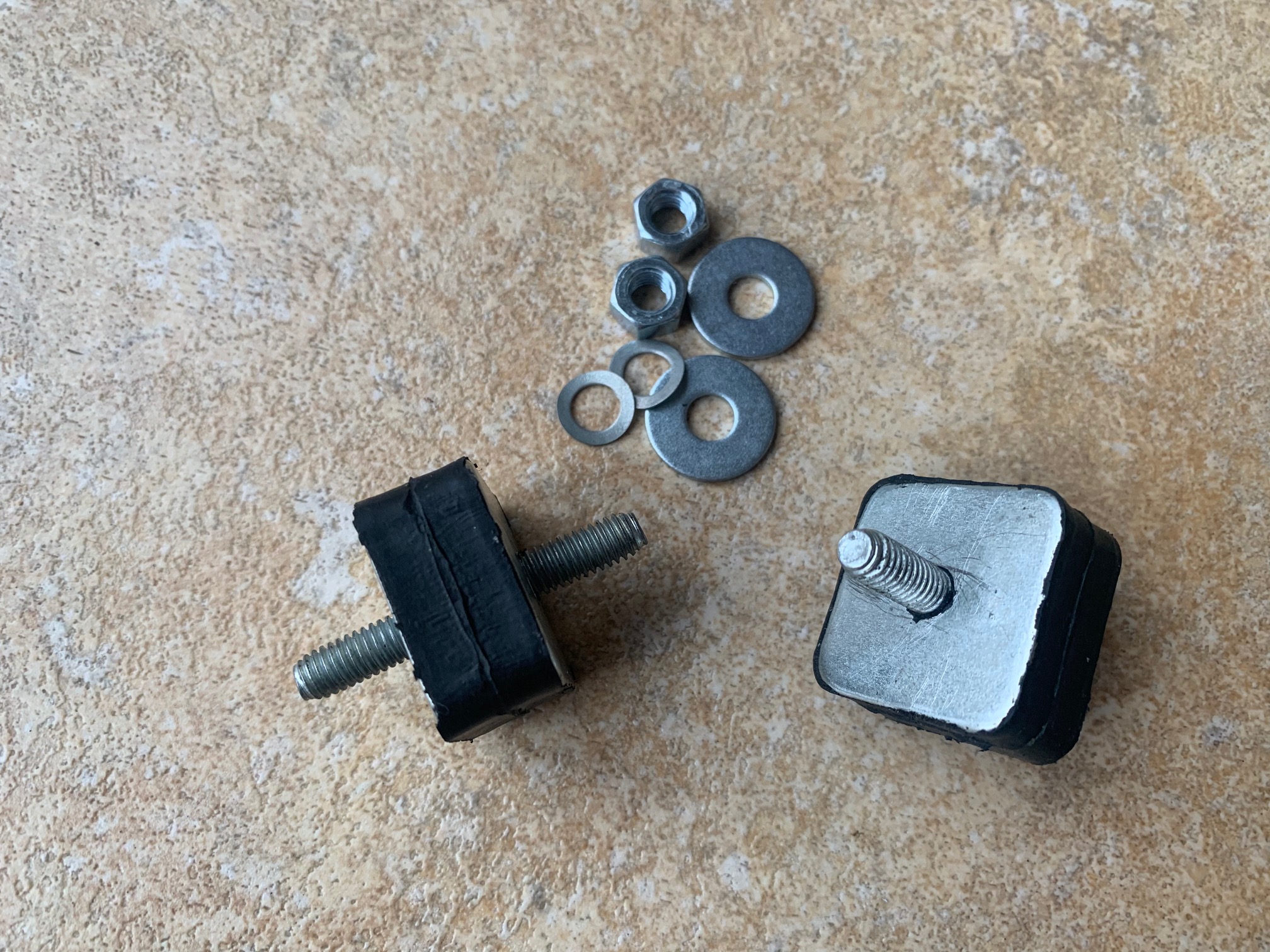 Radiator Mounting Kit - rubber metal bearings - 171121275E