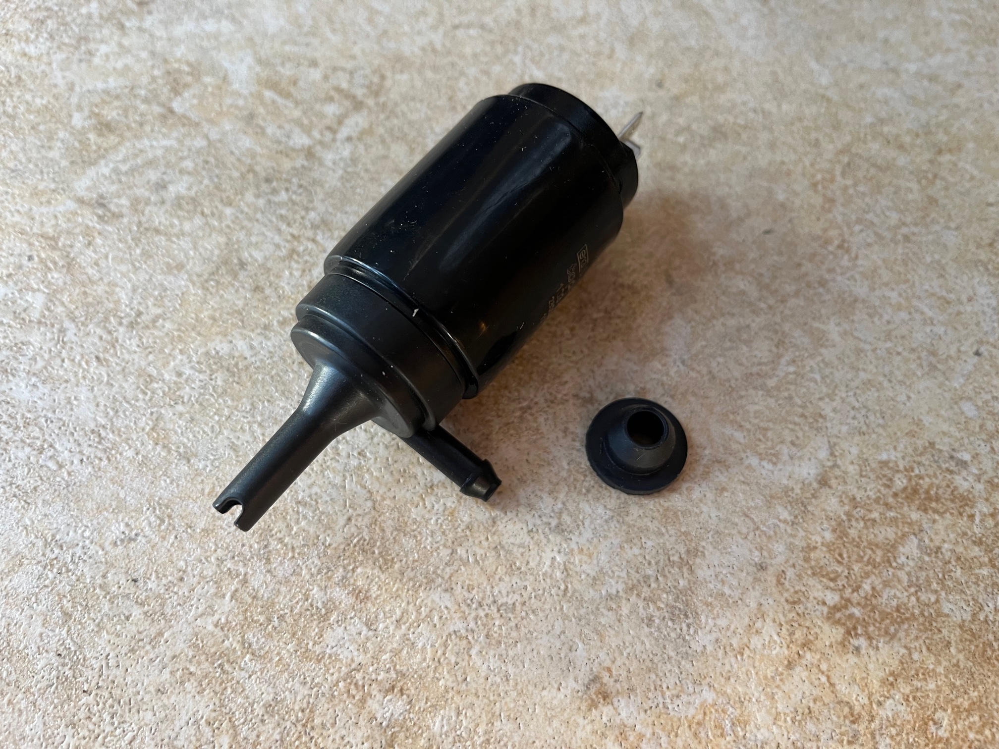 Spray water pump Golf 1 & Grommet - 431955651 & 443955465 - Image 4